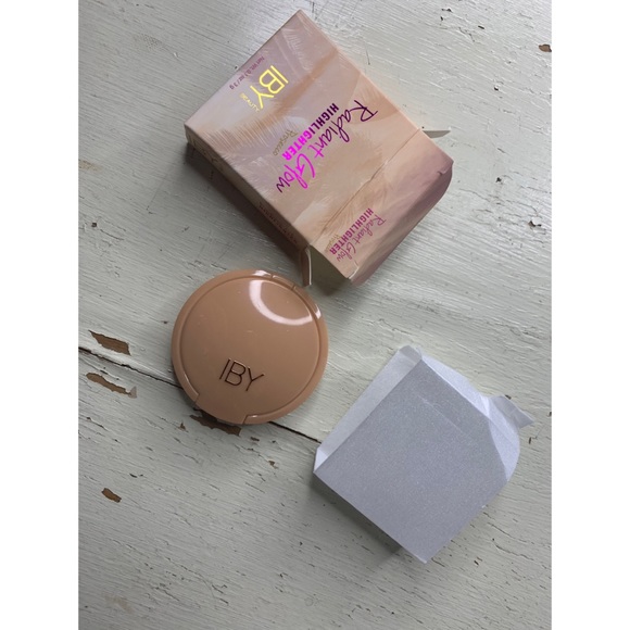 IBY BEAUTY Radiant Glow Highlighter in Prosecco - Picture 6 of 9